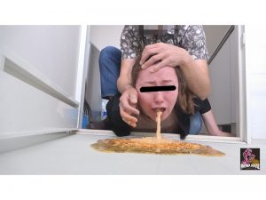 追跡酔っ払い女子 喉奥激ピストン爆嘔吐