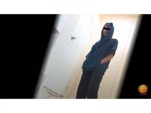 隠撮 男装女子男子トイレ侵入スリル大便