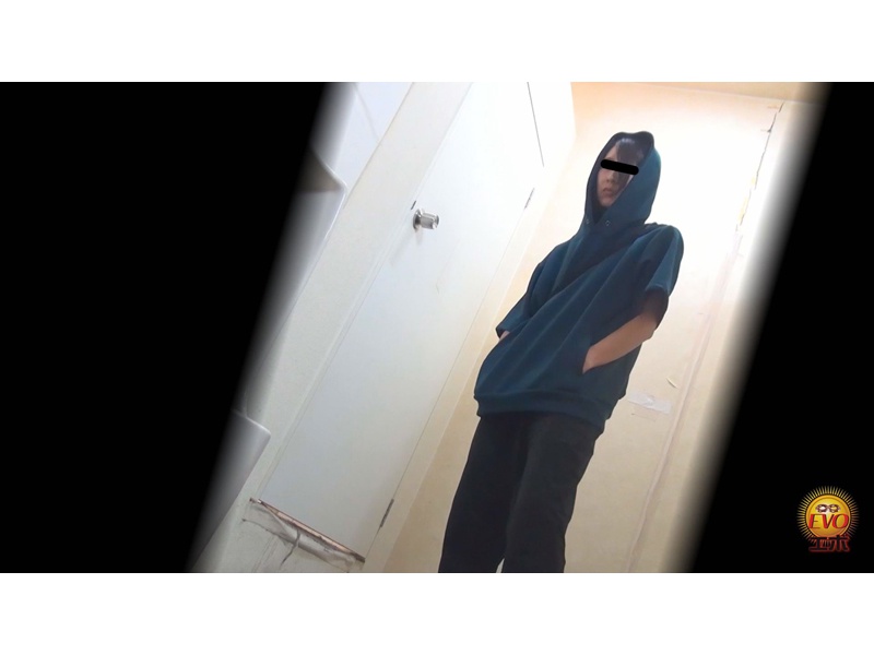 隠撮 男装女子男子トイレ侵入スリル大便