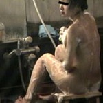 大浴場に迫る視線